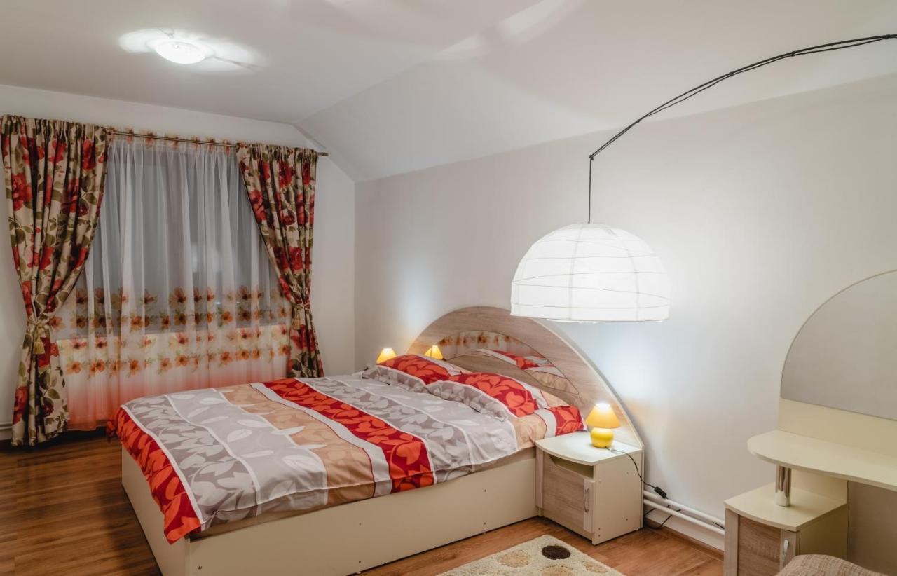 Smb Holiday Apartment Brasov Luaran gambar